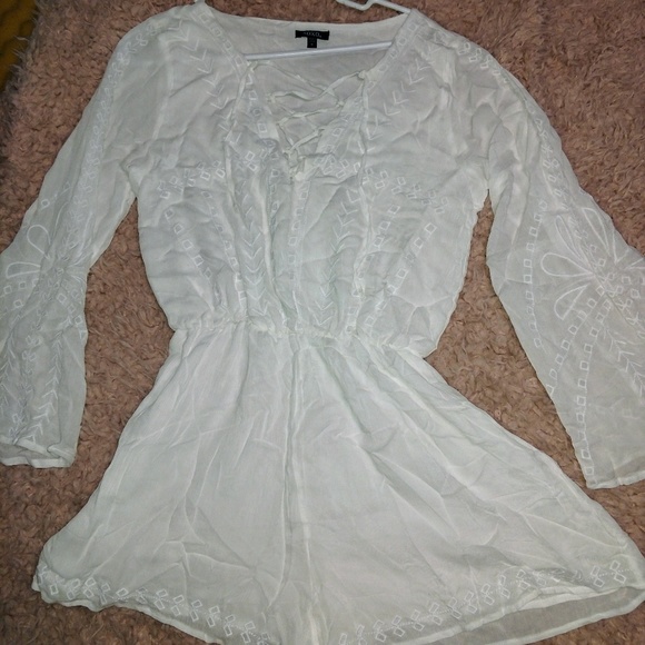 White romper - Picture 3 of 5